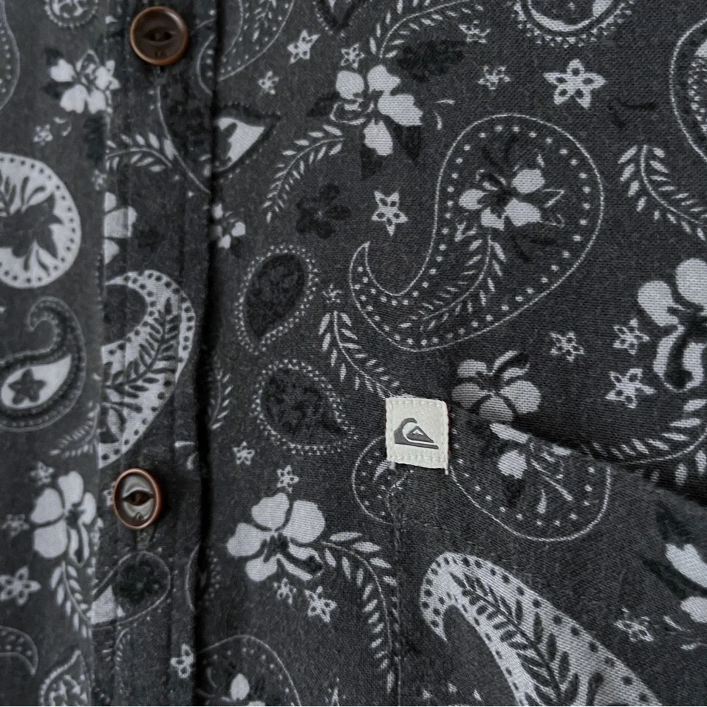 Quicksilver Paisley Button up Short Sleeve Shirt, Size Small - Picture 5 of 7
